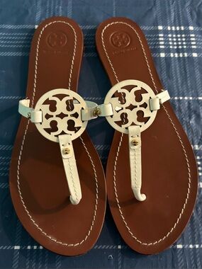 Tory Burch Mini Miller Sandals White Leather Thong Brown Soles Flat Size 9.5
